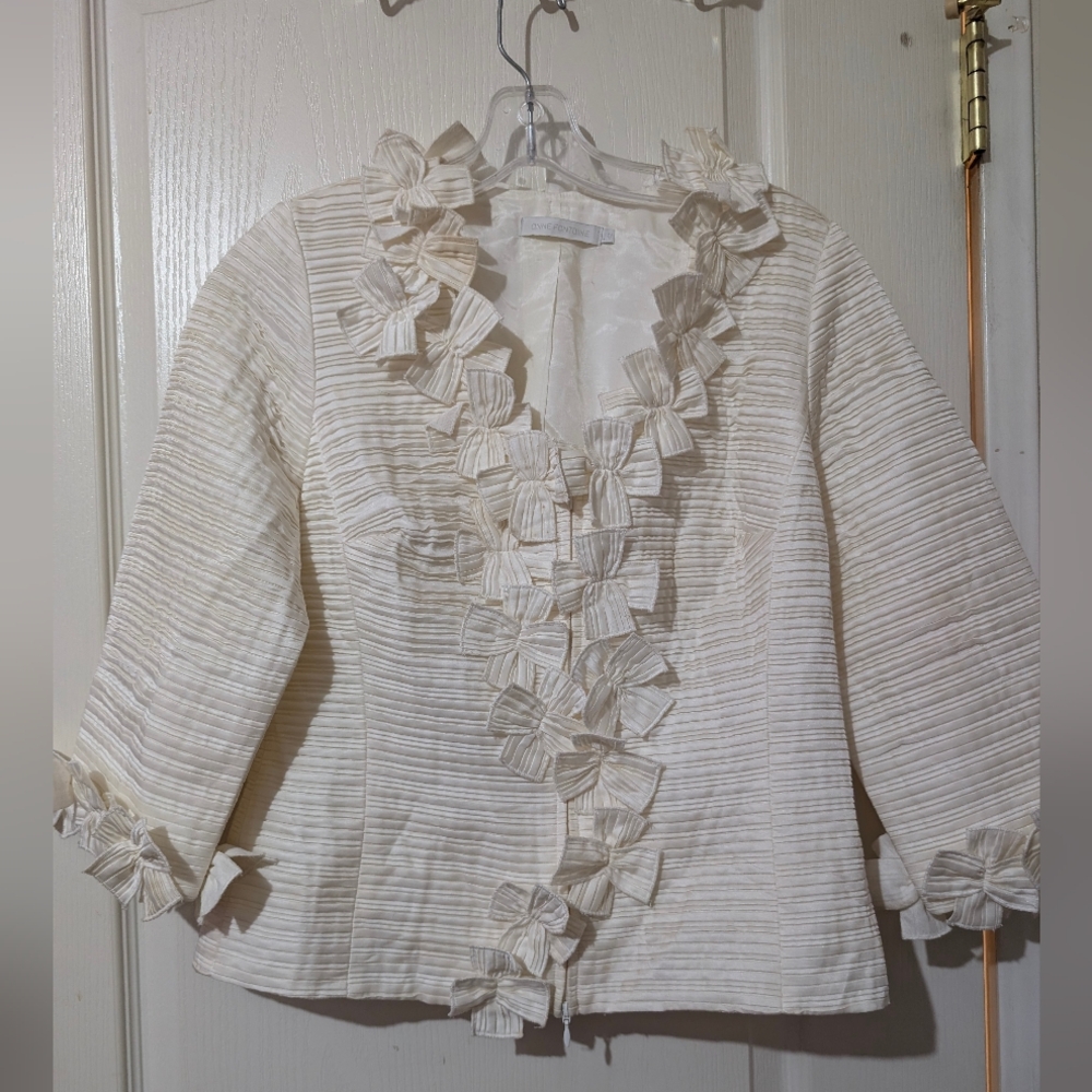 anne fontaine elegant cream jacket with bow accents in fine cotton / silk